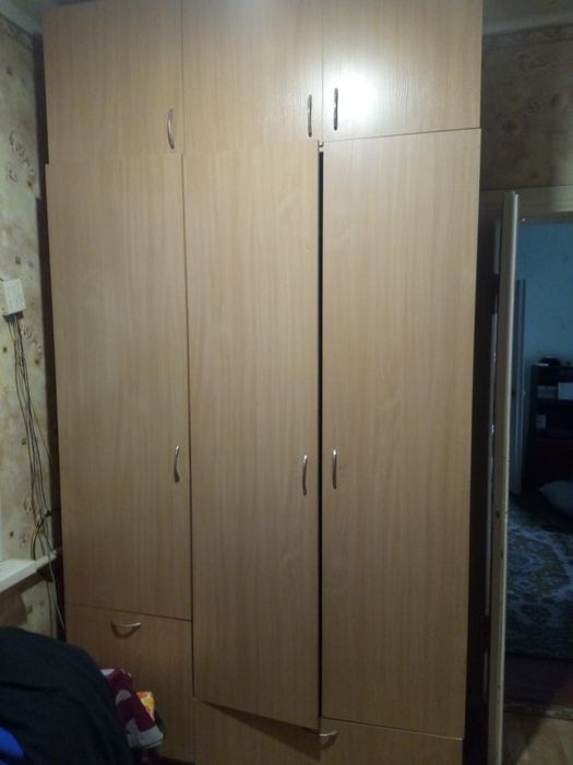 Шкаф трёх створчатый с андресолью, многоцелевой.