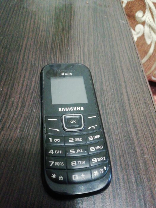 Телефон кнопочный SAMSUNG