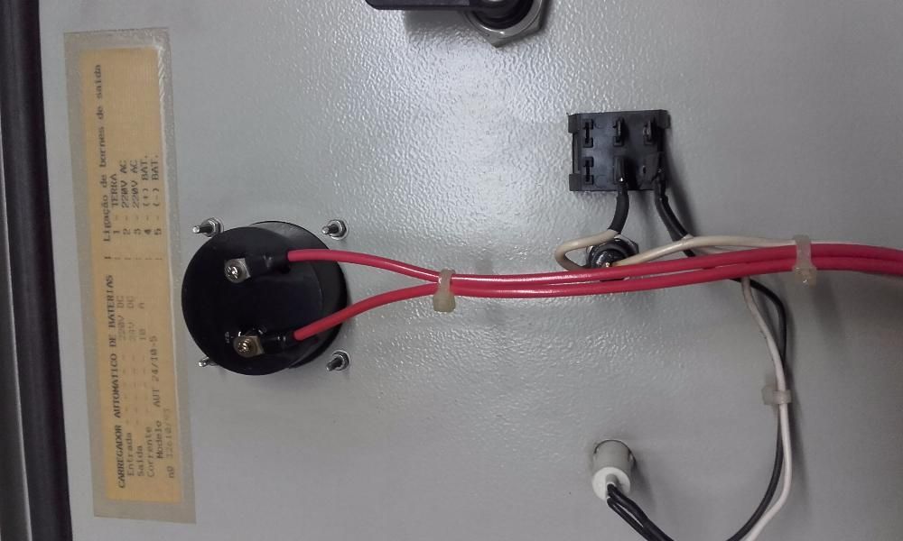 Carregador automático de baterias 24 V