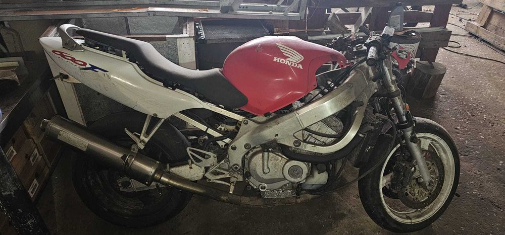 MOTO CBR 600F4 DE 1999,  Acidentada