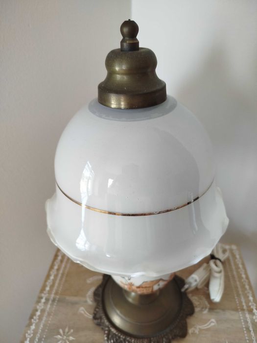 Antigo Candeeiro de Mesa, muito elegante e em óptimo estado