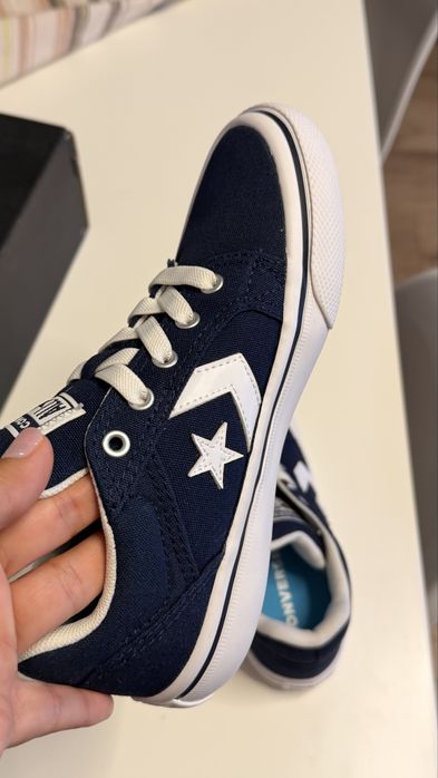 Vendo tênis  All Star novos