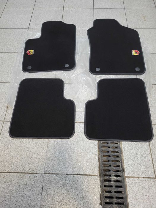Dywaniki welurowe oryginalne ABARTH 595
