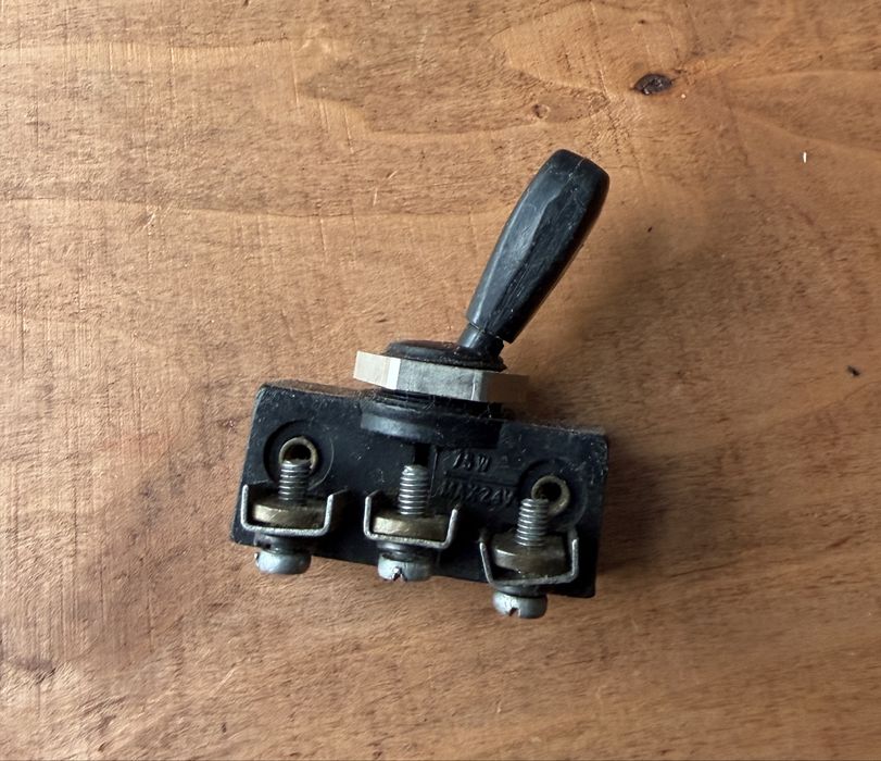 Stary przełącznik kołyskowy