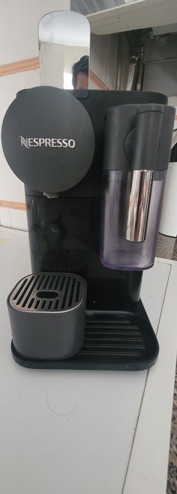 Maquina café nespresso latissima