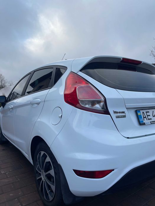 Автомобіль Ford Fieasta