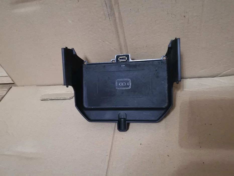 BMW 5 G30 ŁADOWARKA INDUKCYJNA 83145006