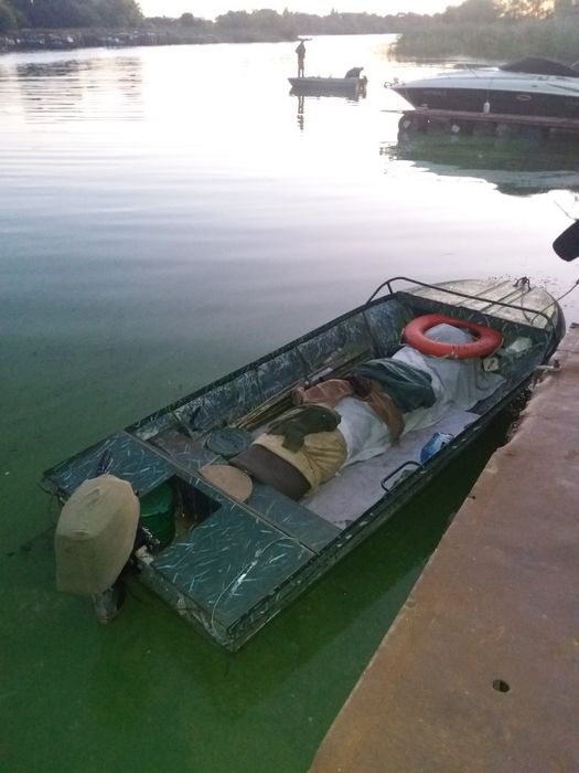 Продам лодку Крим.