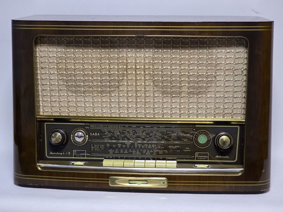 Rádio antigo reparado SABA
