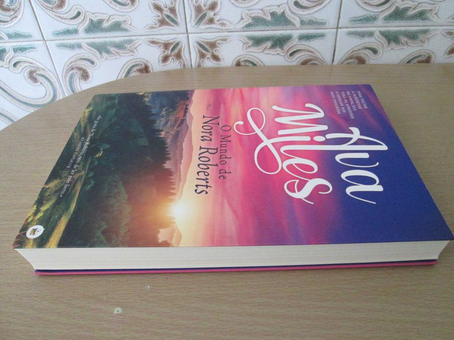 O Mundo de Nora Roberts de Ava Miles