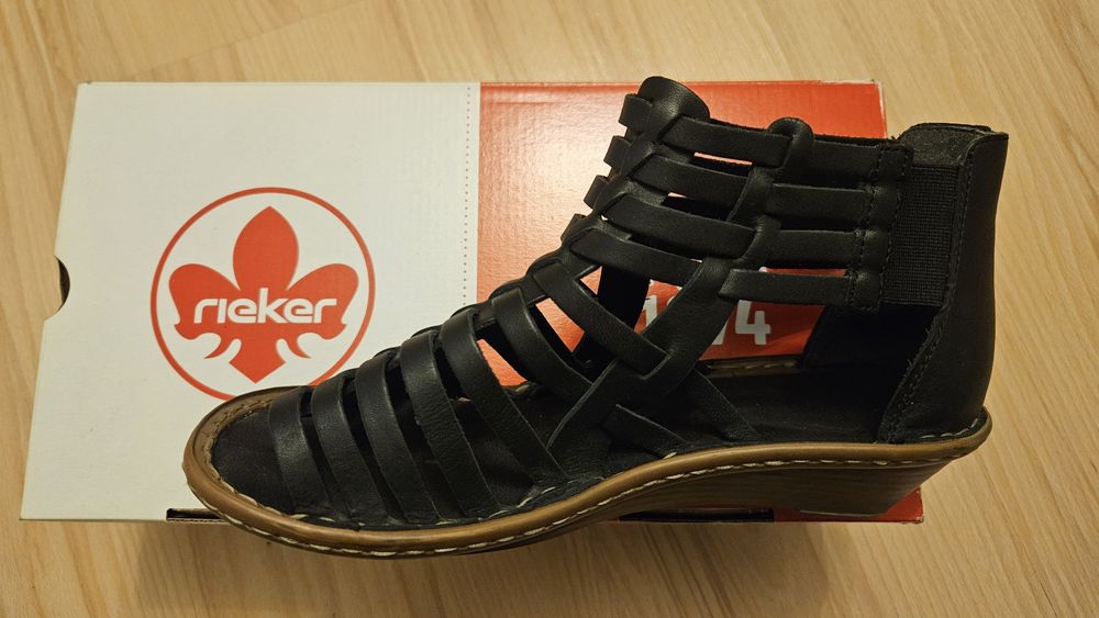 Skórzane sandały "rzymianki" marki Rieker