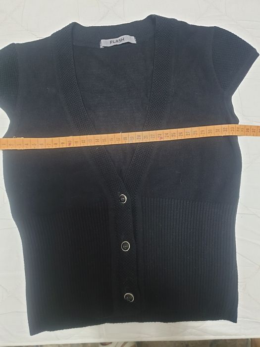 Жилетка черная на девочку 5-7 лет р 122