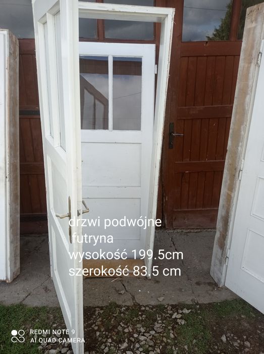 Stare drzwi z litego drewna