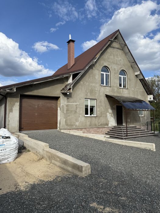 Продаж сучасного будинку в неймовірно гарному місці.