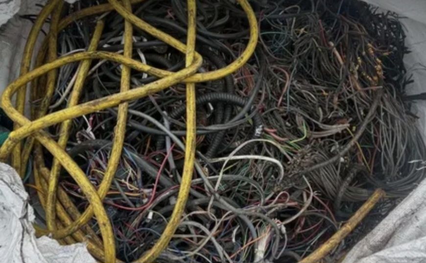 Compro sobras de eletricista457924859512104961