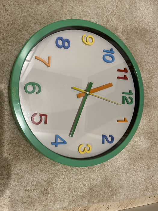 Relogio parede p quarto criança com 31 cm diametro