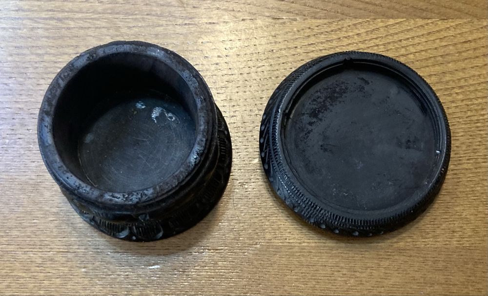 Caixa de roscar em pau preto toda trabalhada