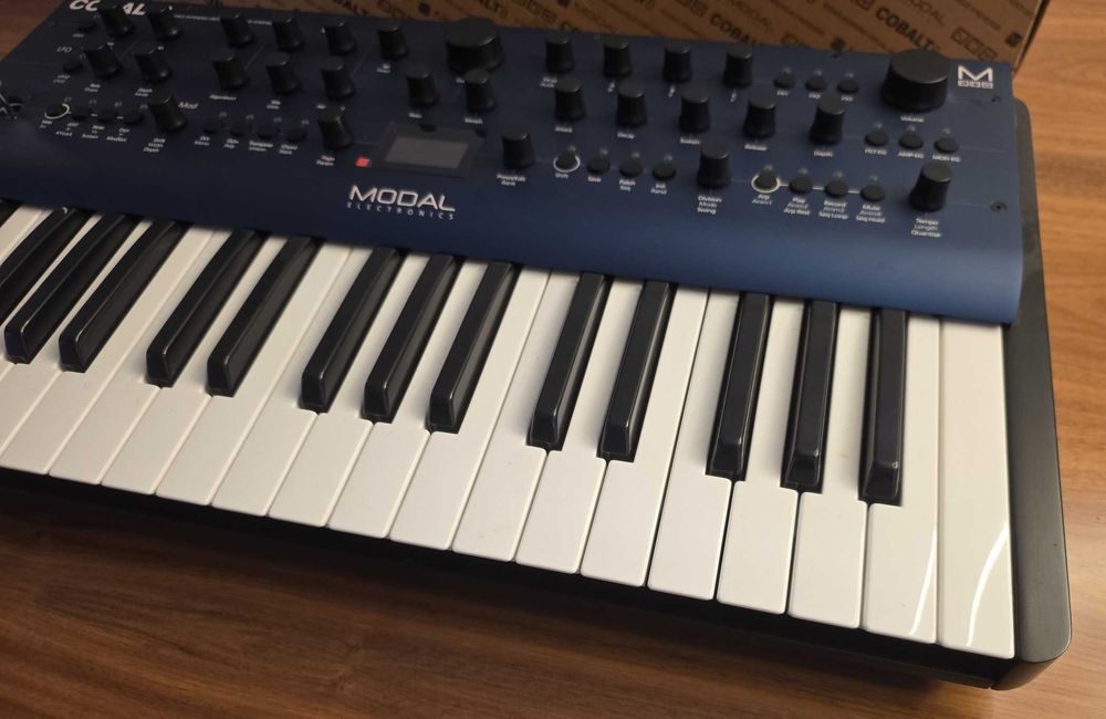 Sintetizador Modal Cobalt8 com decksaver