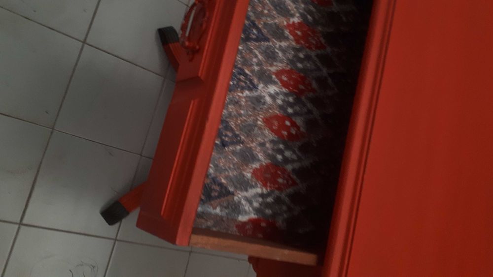 mesinha restaurada e pintada com gaveta