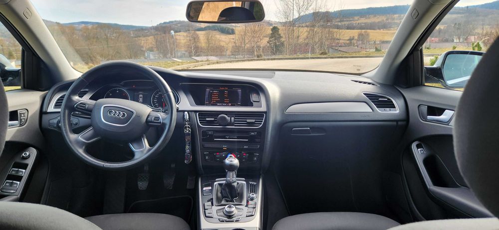 Audi a4 b8 2.0 tdi S-line