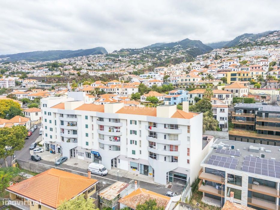 T2 com Vista Porto do Funchal no Último Piso | Conde de Carvalhal, Mad