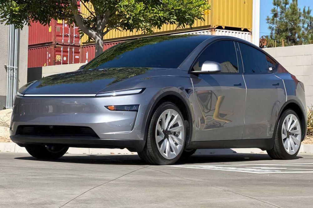 Tesla Model Y      2026