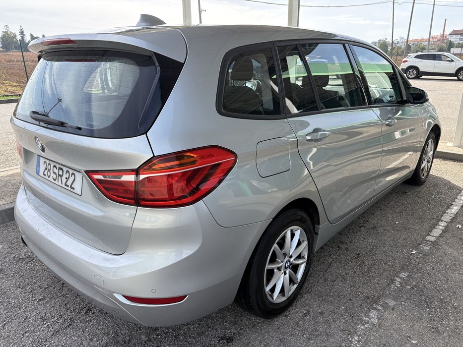 BMW 216 - 7 lugares