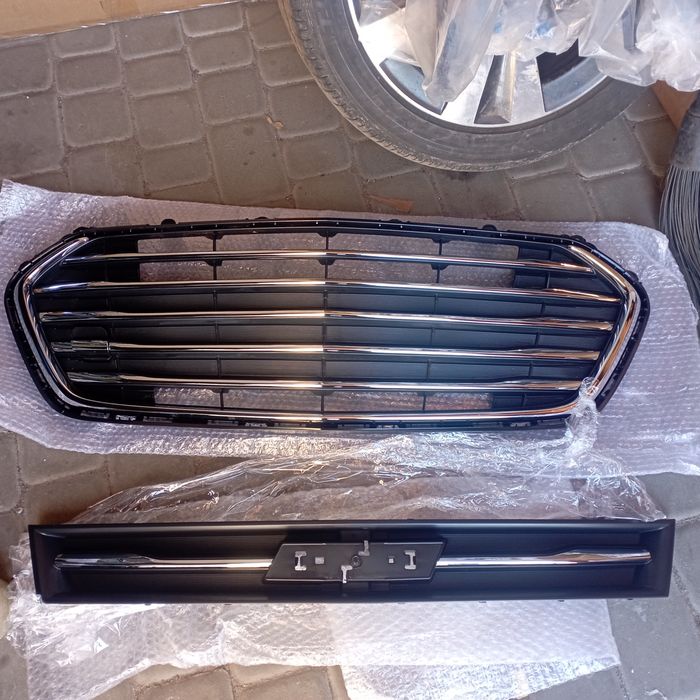 Решітка радіатора гриль нижня Chevrolet Trax 17-22