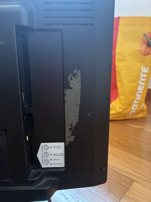 TV electronia de 20 polegadas com suporte de parede