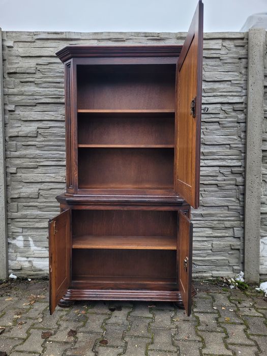 Ciekawa dębowa komoda. .