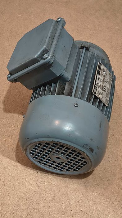 Silnik kołnierzowy 0,55 kW 1400 obr 19mm