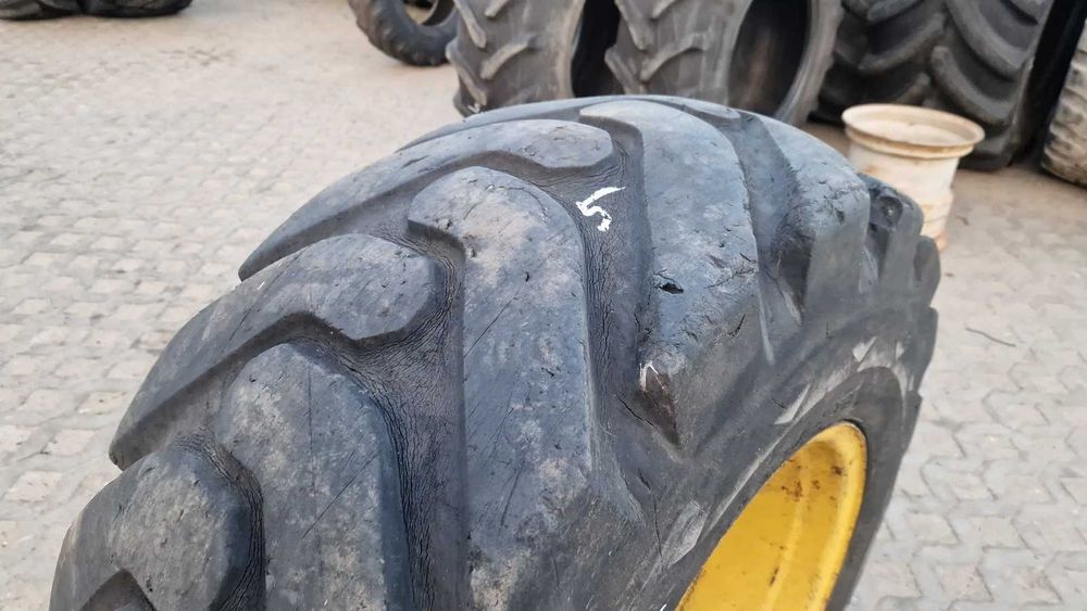 koło 405/70-20, 16/70-20, 400/70-20, 16.0/70-20 Goodyear JCB beznapraw