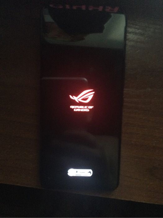 Rog Phone 6 з дефекатими на фото 16/512 3.12GhZ 165 Hz