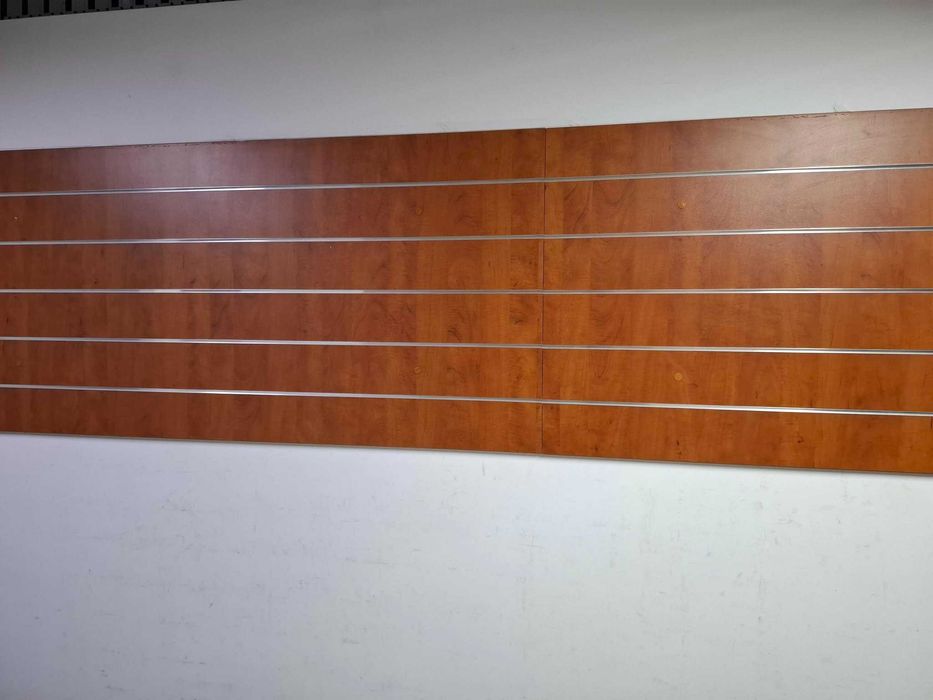 Panel sklepowy typu slatwall z płyty MDF