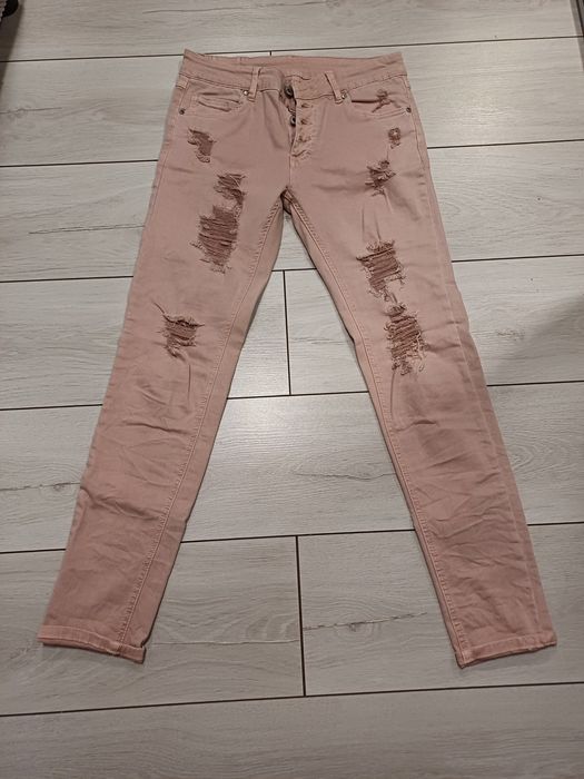 Jeansy z dziurami damskie