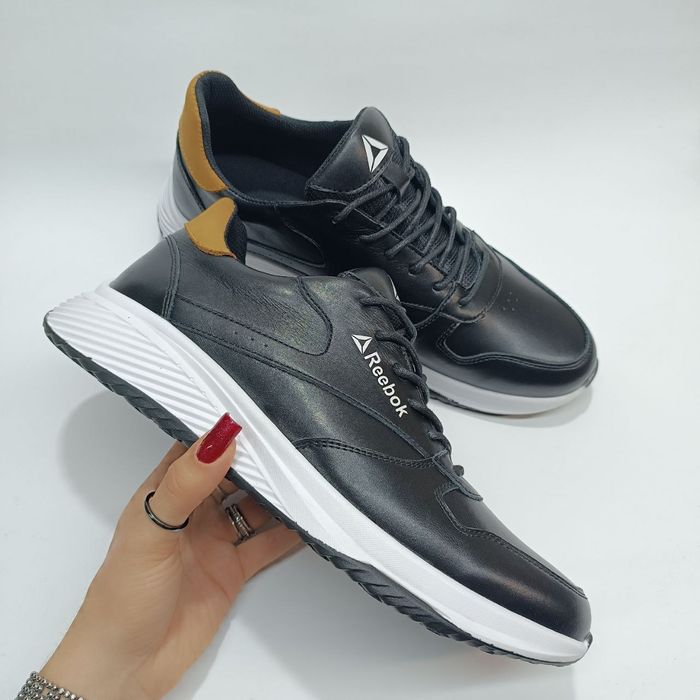 Гурт та роздріб, стильні шкіряні кросівки Reebok / Чоловічі кросівки чорні