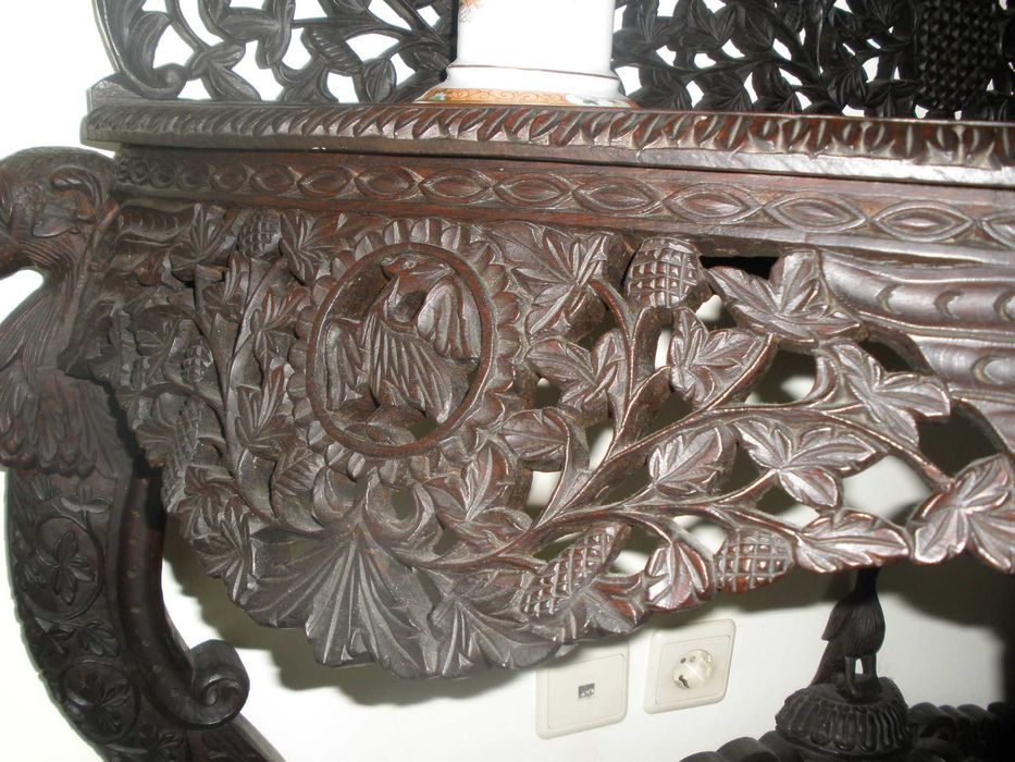 Consola/Aparador antigo de madeira