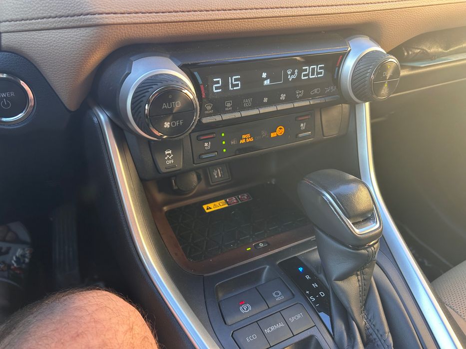 Piękna Toyota Rav4 executive 2023 rok 2,5 hybrid