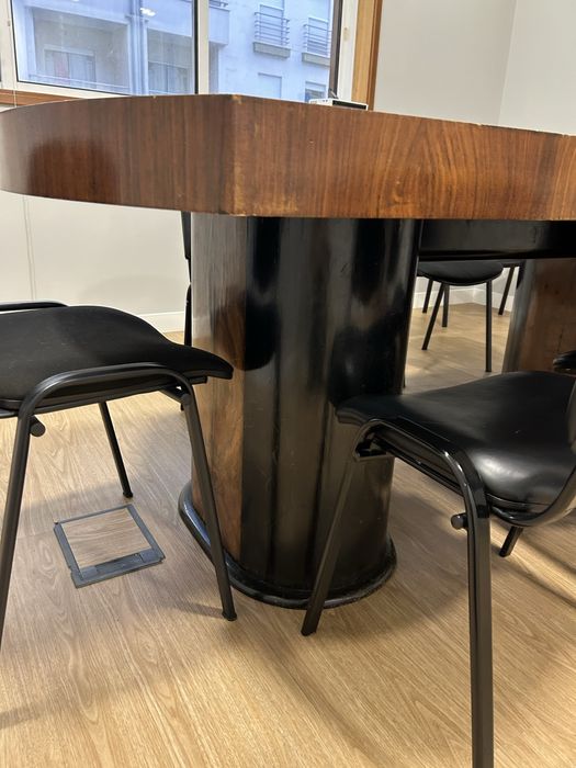 Mesa de escritório e estante