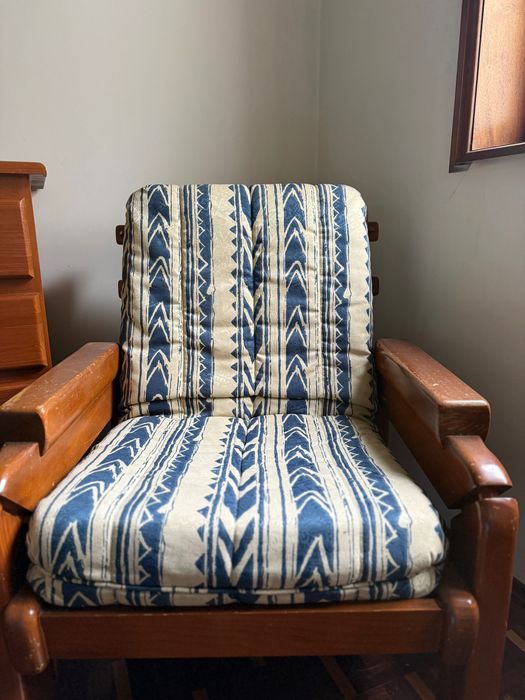 Sofás com estrutura em madeira