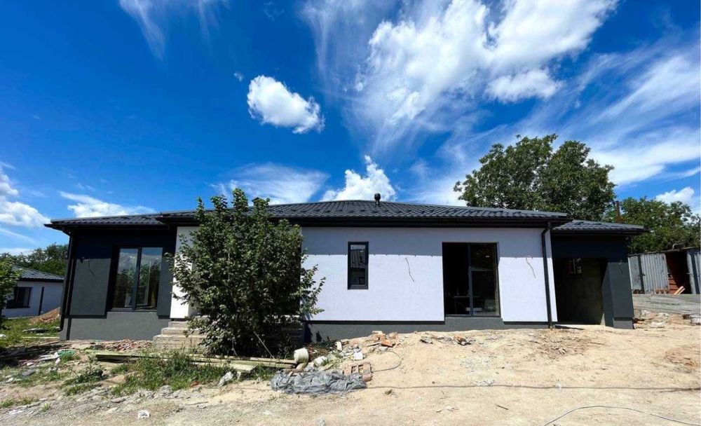 1-прверховий будинок Шкуринці в закритому уомплексі