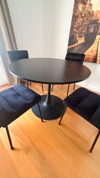Mesa de jantar ajustavel para 6 pessoas + 4 cadeiras