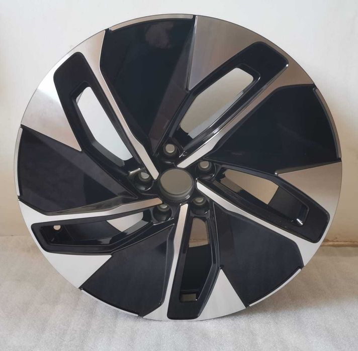 Alufelgi 8Jx19 VW Golf ID. 4 5 6 7 Skoda Elroq Karoq Enyaq 5x112 ET45