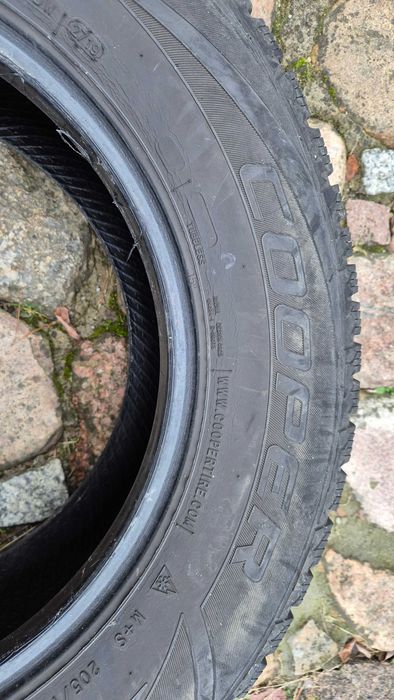2 opony zimowe w rozmiarze 205/70 R15