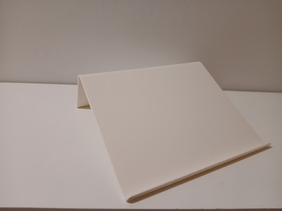 Suporte plástico resistente para tablet ou notebook