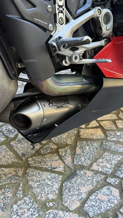 Ducati Panigale v4 Akrapovic
