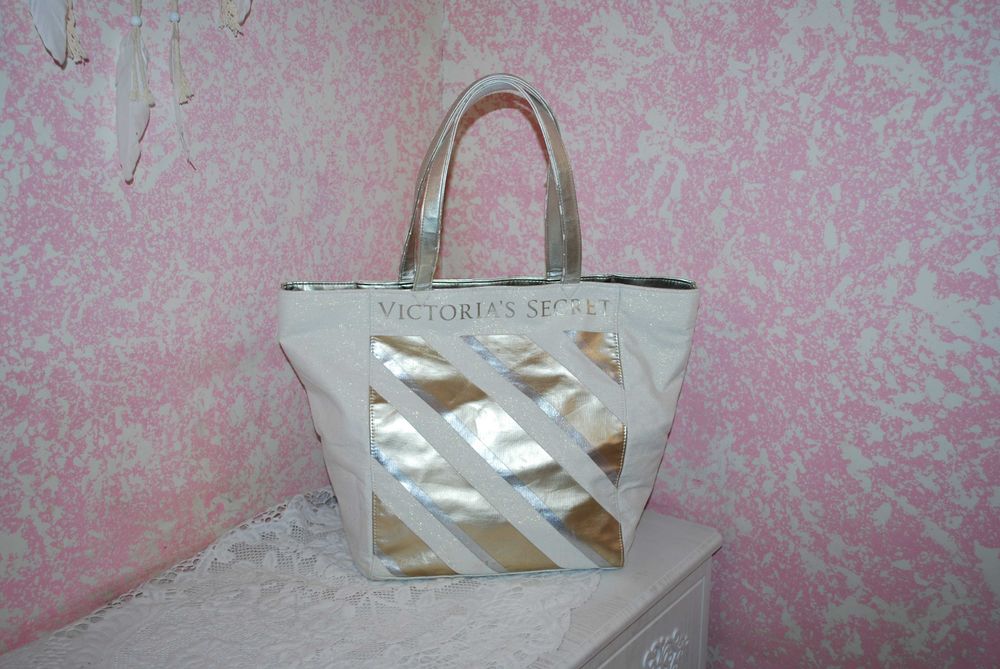 Три дамские сумочки,в хорошем состоянии.