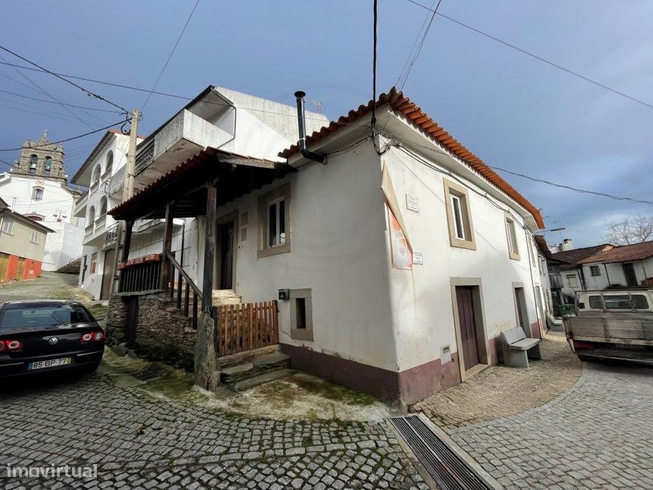 Moradia Espaçosa em Carção - Vimioso - Oportunidade Única