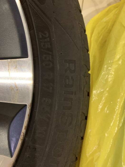 Оригінальні диски та шини на  Нісан Ліф r17