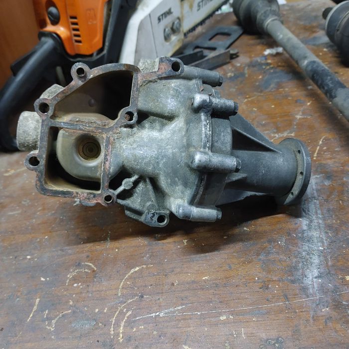 Помпа зкорпусом і термостатом двигун  ом 601-602 мерседес т1